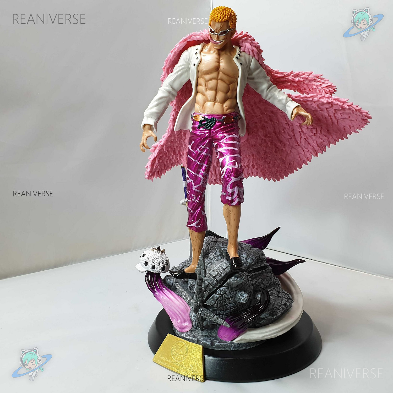 doflamingo statue