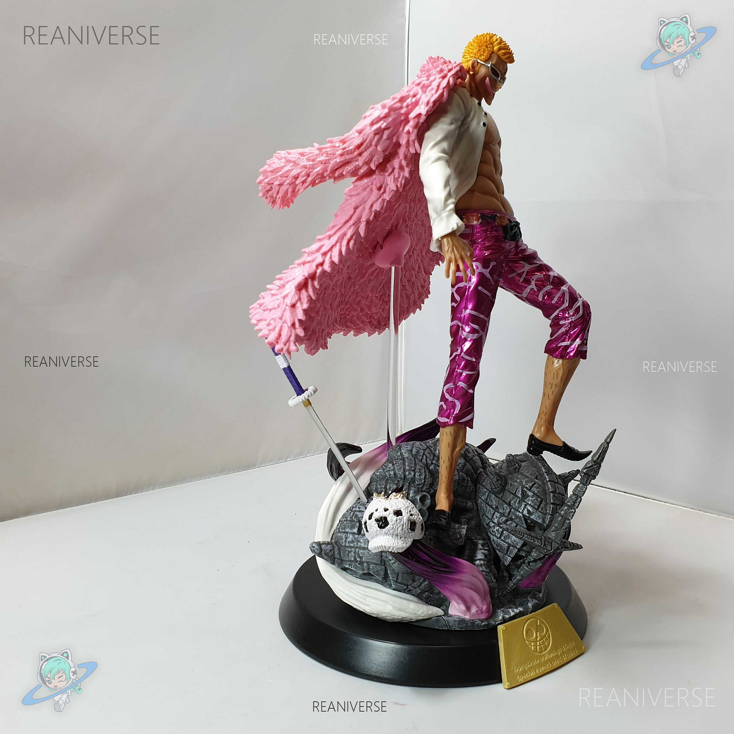 doflamingo statue